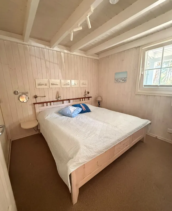 Helles Schlafzimmer im Erdgeschoss